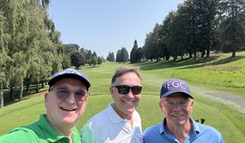Drei Freiburger auf dem Golfplatz in Bern