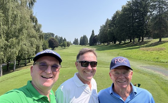 Drei Freiburger auf dem Golfplatz in Bern